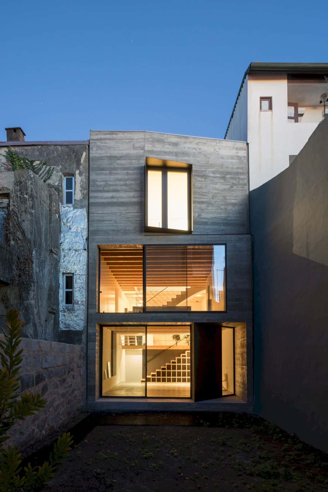 House S A Light Filled House With Uncommon Shades In Porto 11
