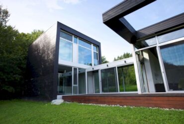 Contre Jour An All Black Country House In Quebec 10