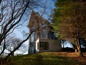 La Cornette A Country House On Quebecs Hill Slope 13