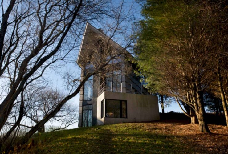La Cornette A Country House On Quebecs Hill Slope 13