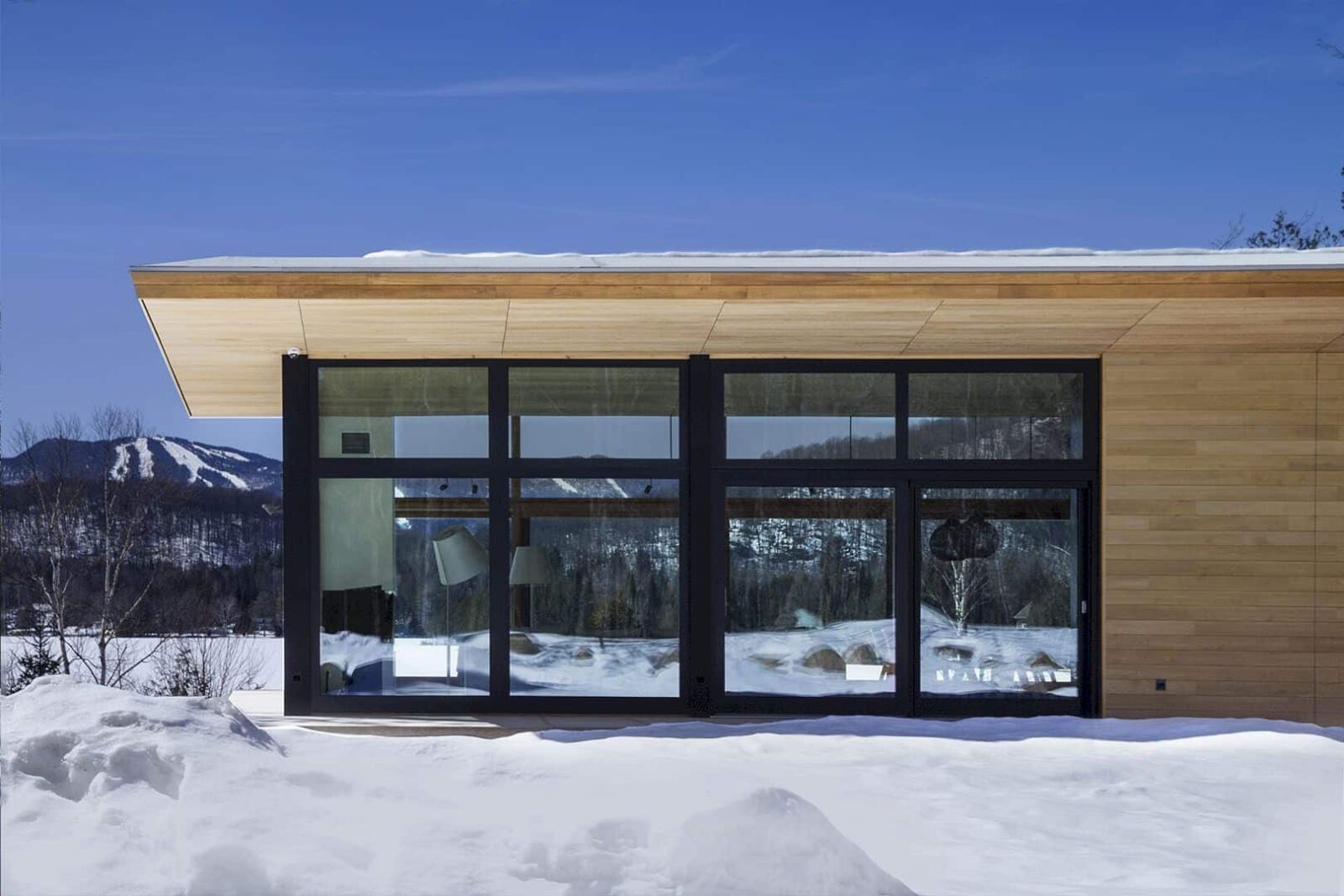 The Wooden Wing One Of The Most Spectacular Properties In The Laurentians 6