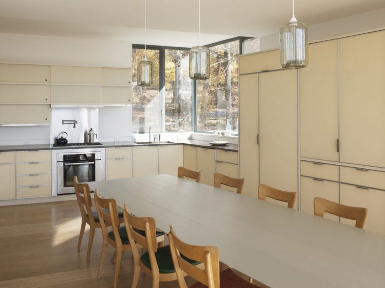Hudson River House: A Loft-Setting House with Neutral Color Palette ...