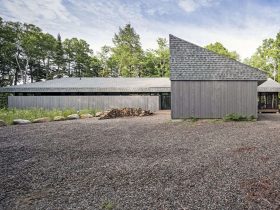 A Sustainablecottage That Coexists With The Ontario Wilderness 4