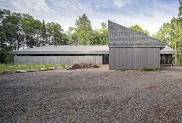 A Sustainablecottage That Coexists With The Ontario Wilderness 4