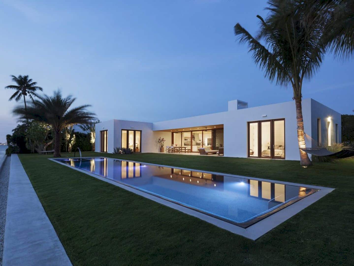 House In Florida A Single Family Residence In Casual Luxury Design And Modern Simplicity 5