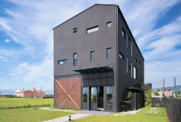 The Black House A Chocolate Bar Looking House Full Of Surprises And Wonders 13
