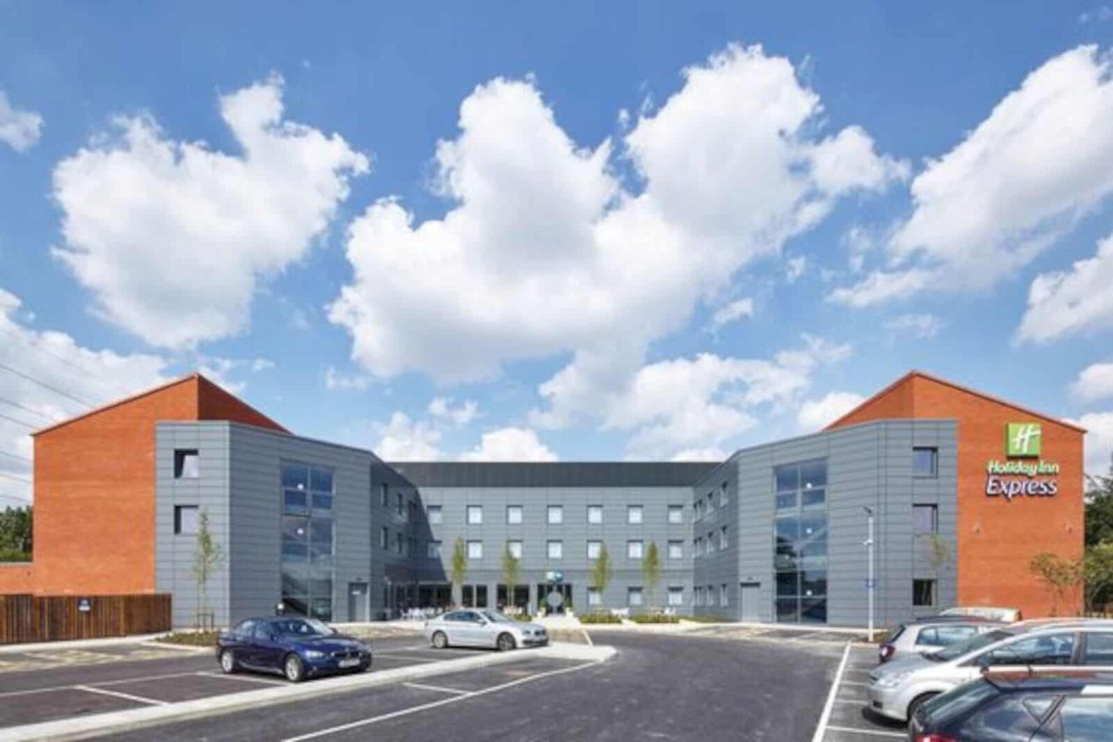 Holiday Inn Express St Albans An Open Lobby Hotel With Imporved And Expanded F & B Offering 3