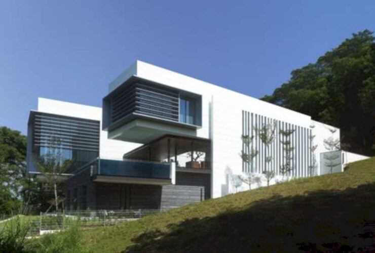 Lakeshore View House A Modern Two Story Home With Suspended Pool 6
