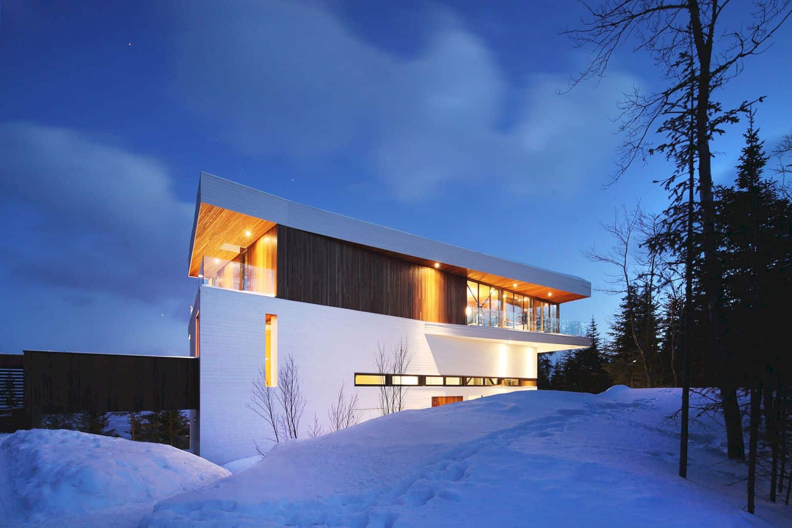Residence Des Grands Jardins A Contemporary Home Overlooking The St Lawrence River 12