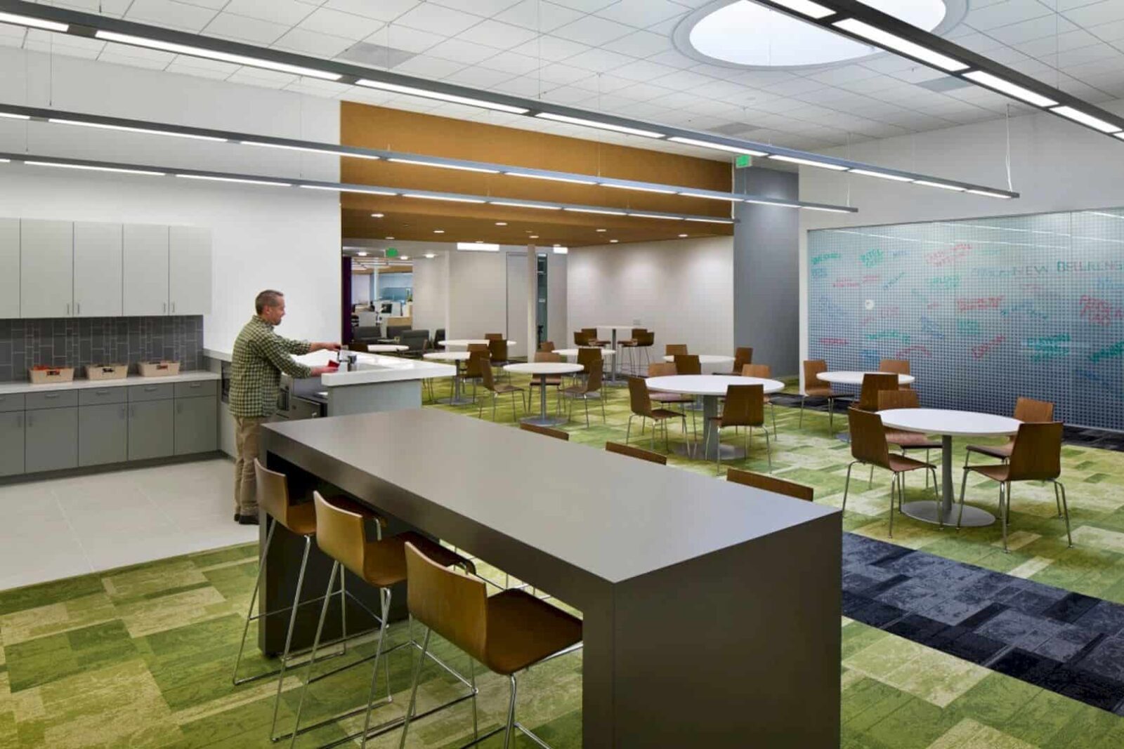Extreme Networks A Workplace That Balances Energy With Focus 2