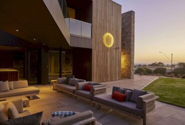 Ocean Residence A Beach House That Merges An Interior And Exterior Surrounding Landscape 11