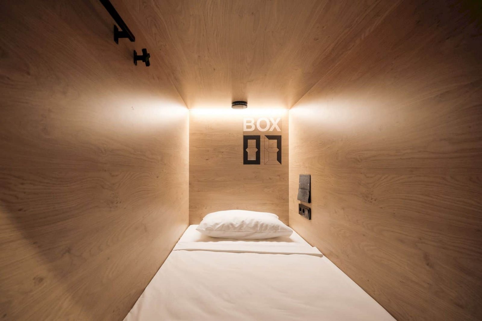 InBOX Capsule Hotel 14