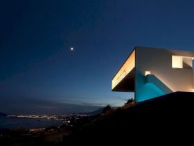 HOUSE ON THE CLIFF 4