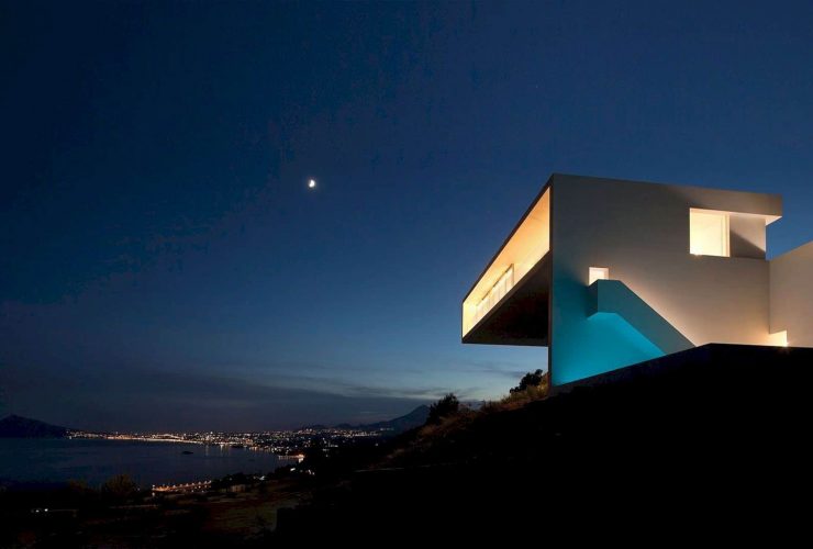 HOUSE ON THE CLIFF 4