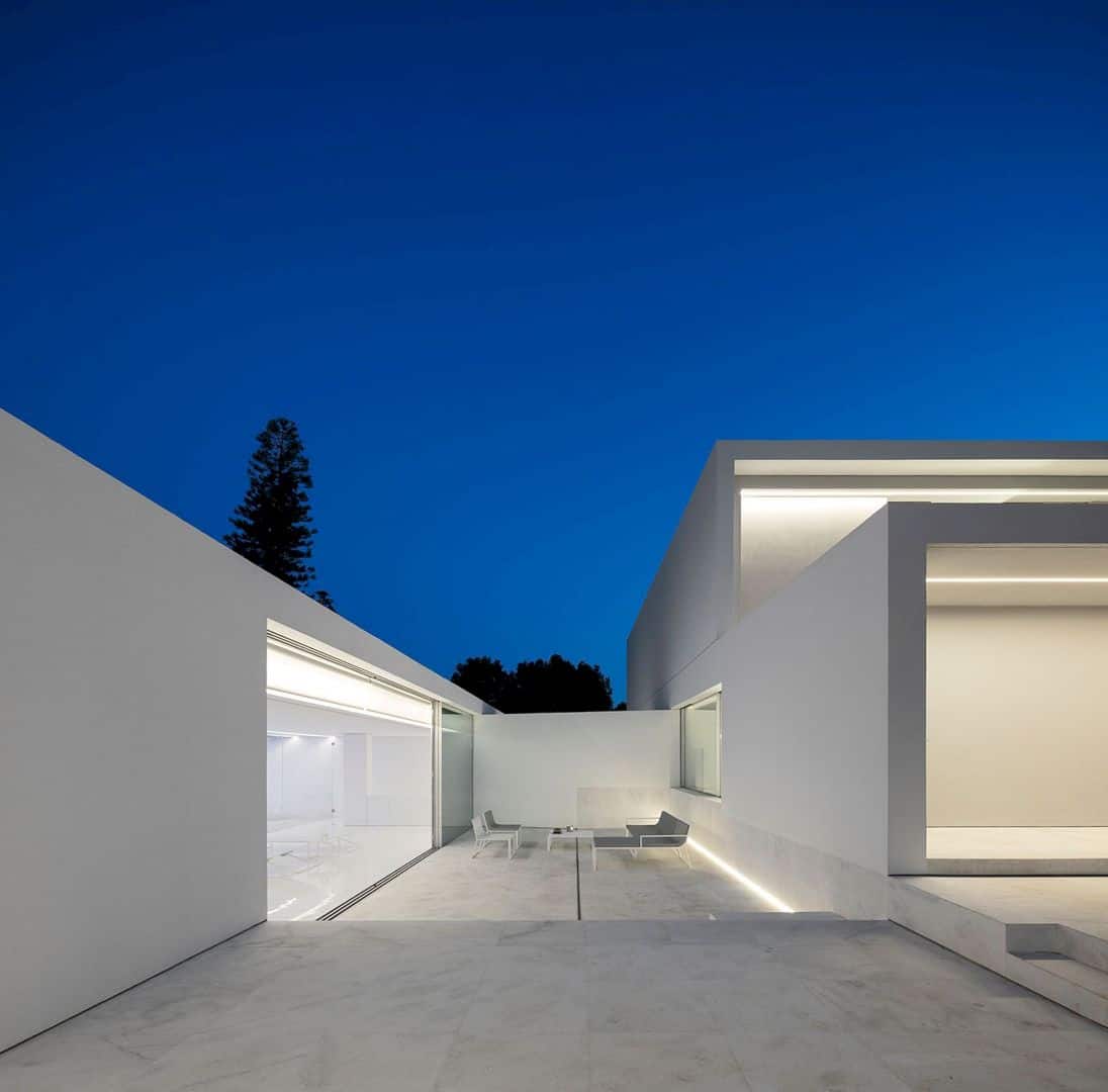 House Between The Pine Forest 14