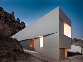 House On The Castle Mountainside 16