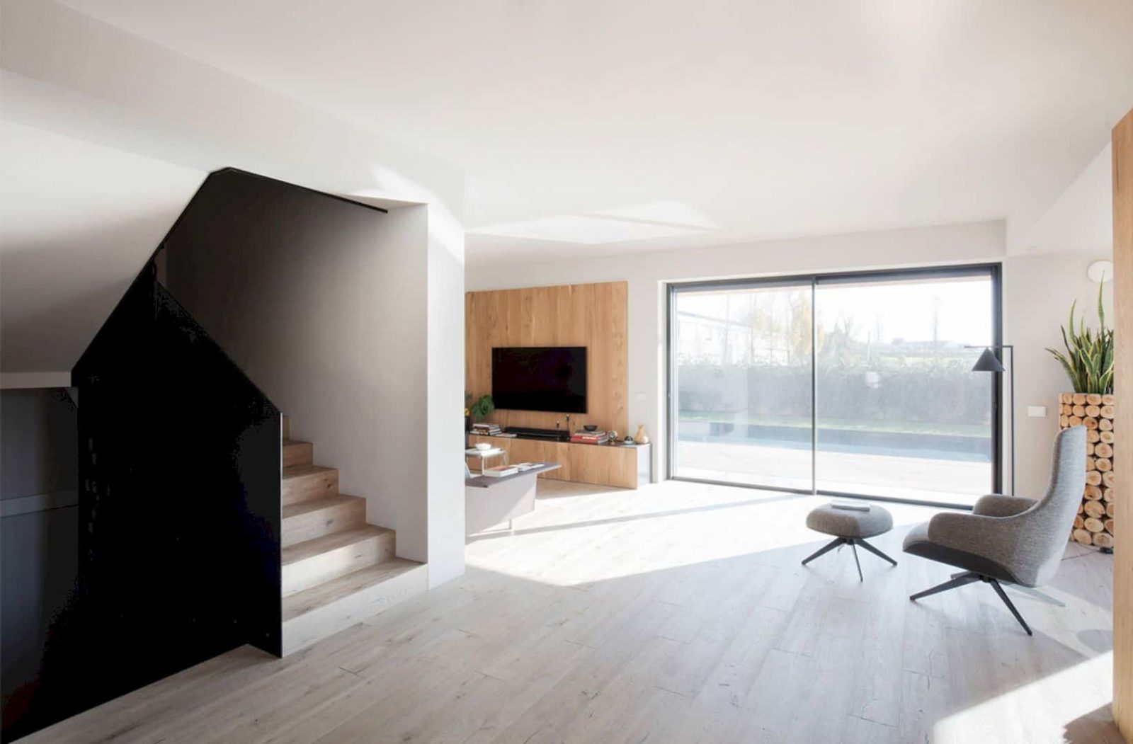 House AV 12
