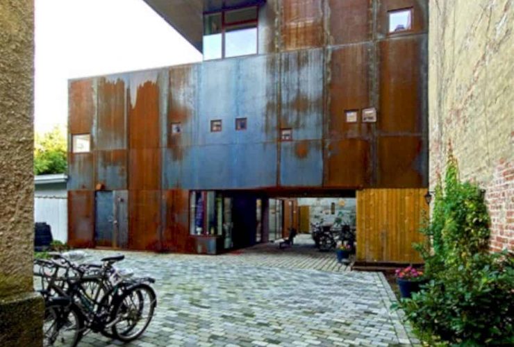 Rust House 8