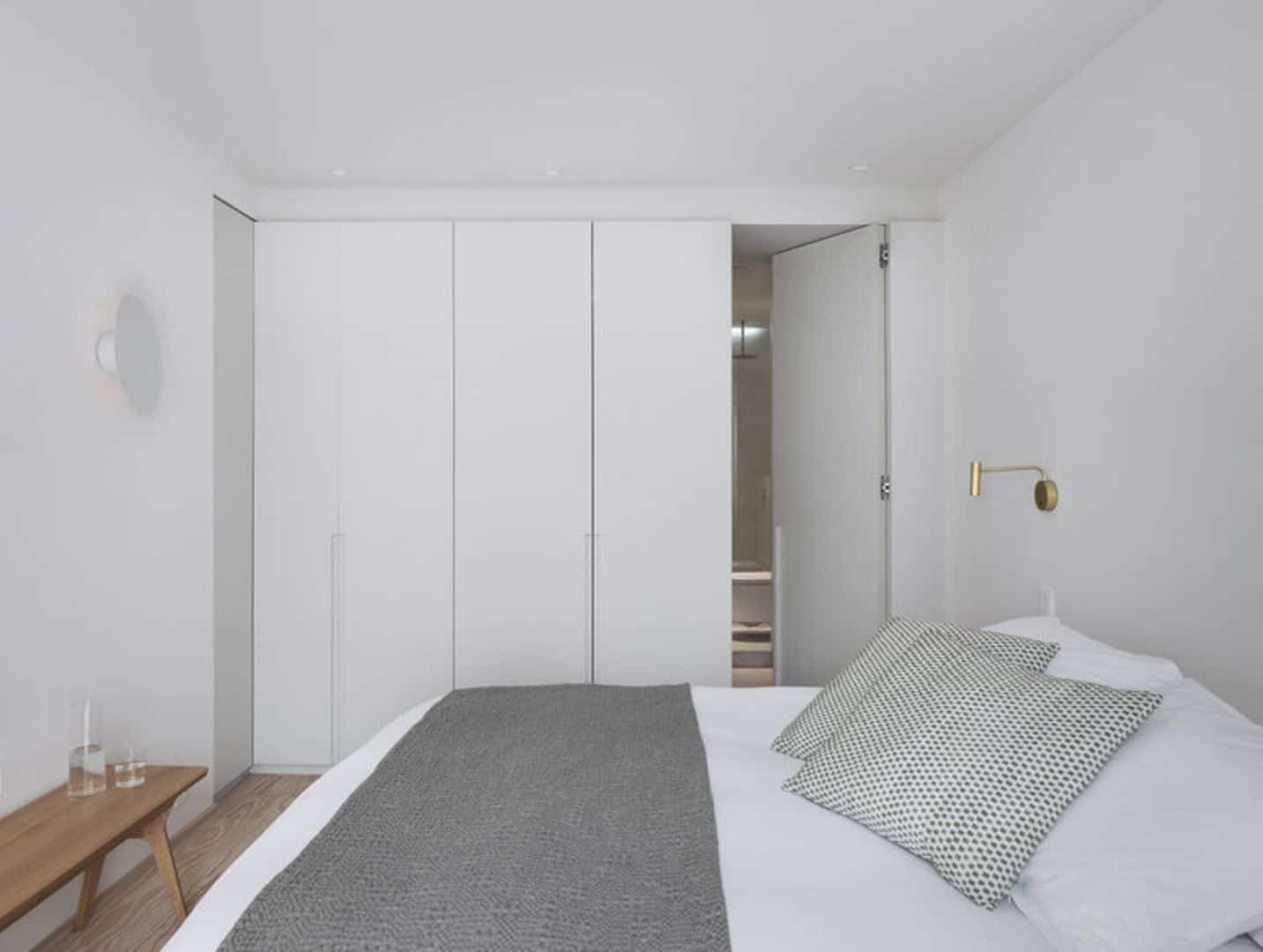 The White Apartment 4