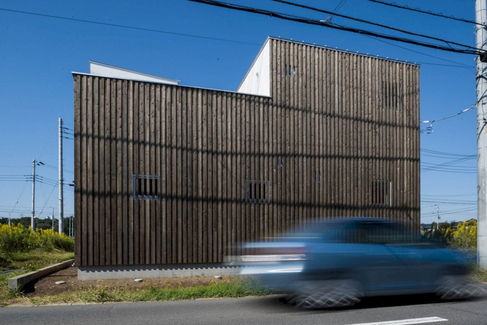 House That Opens Up To Its Inside 9
