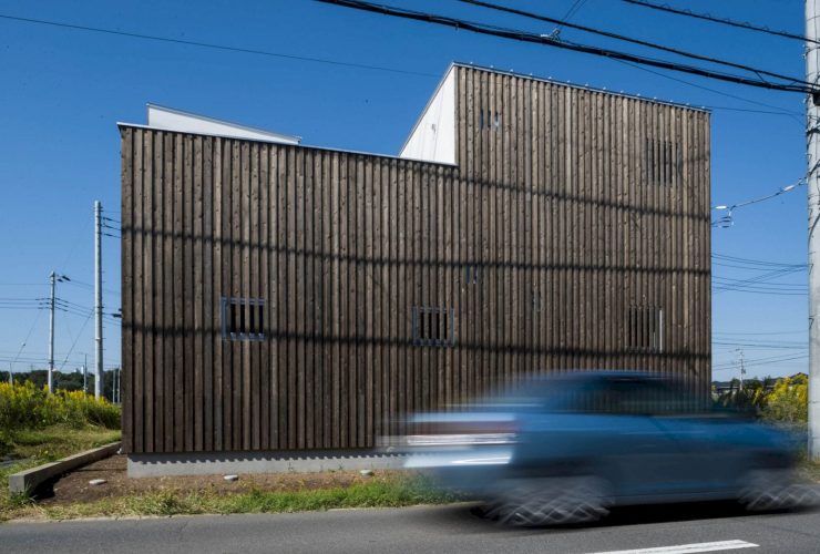 House That Opens Up To Its Inside 9