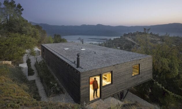 Raúl House: A Family Weekend Refuge with A Series of Exterior Works in ...
