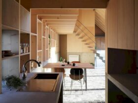 Eaves House 4