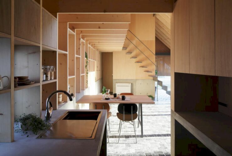 Eaves House 4