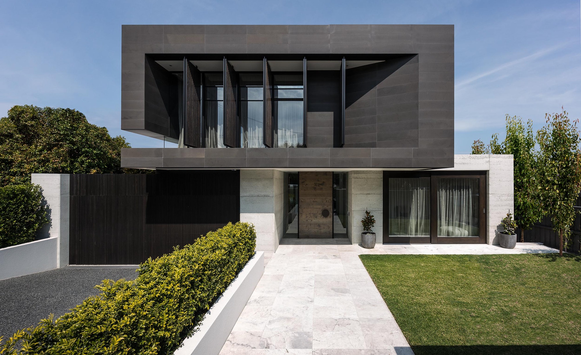 10 Modern Home Ideas with Black-Painted Exterior Design