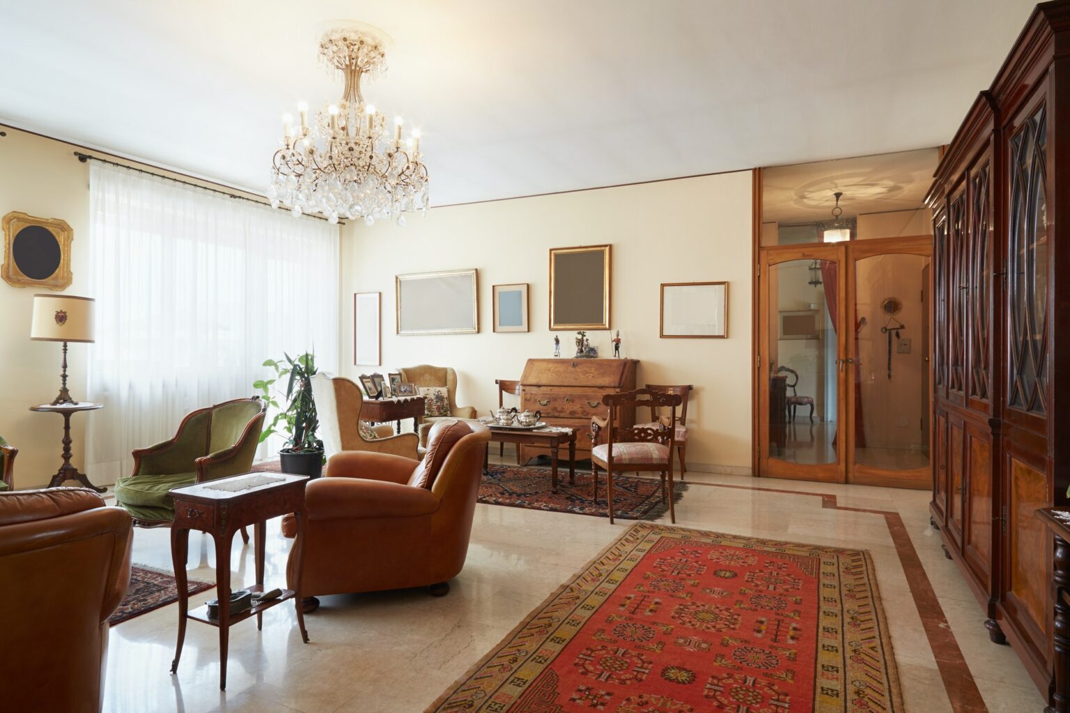 5 Timeless Living Room Interiors with Vintage And Antique Touches