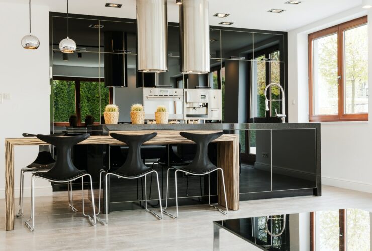 Open kitchen with high-gloss cabinets