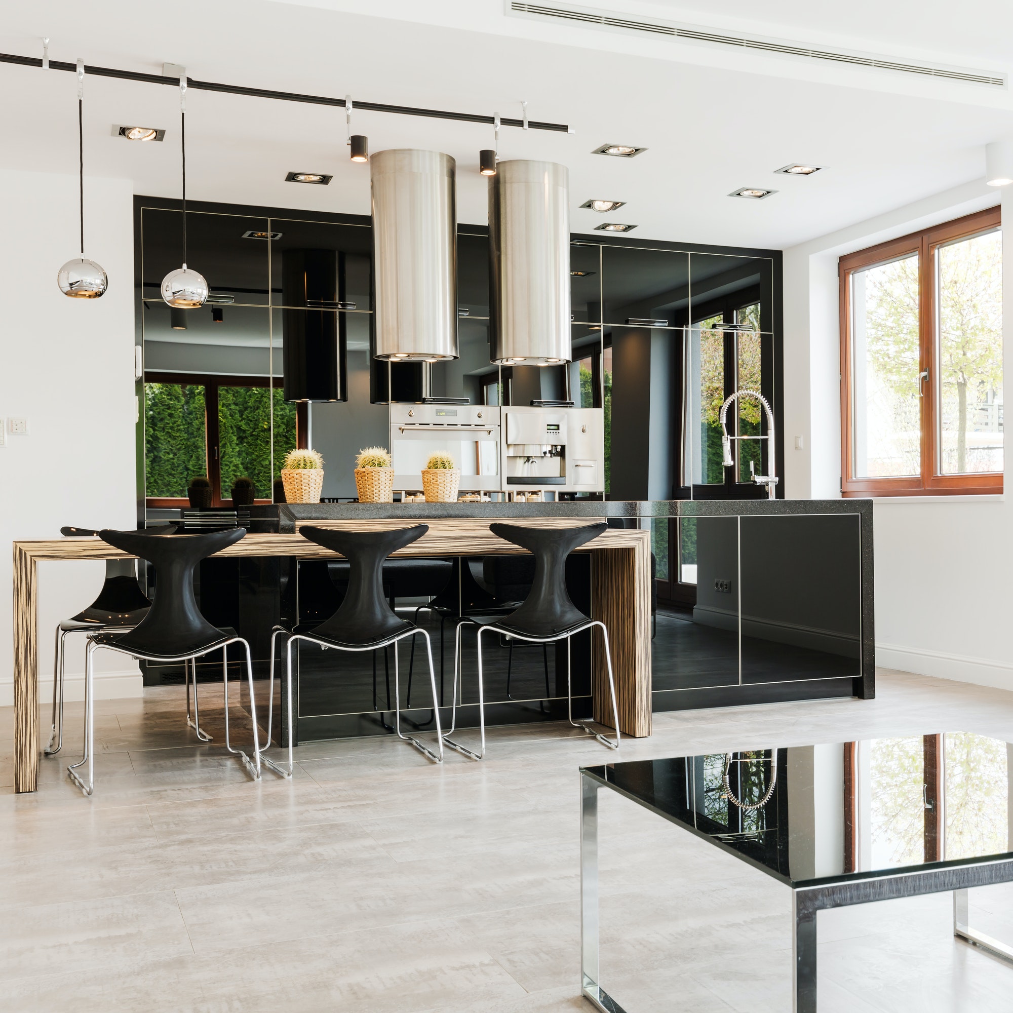 Open kitchen with high-gloss cabinets