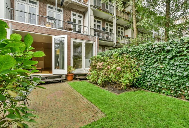 Residential building yard