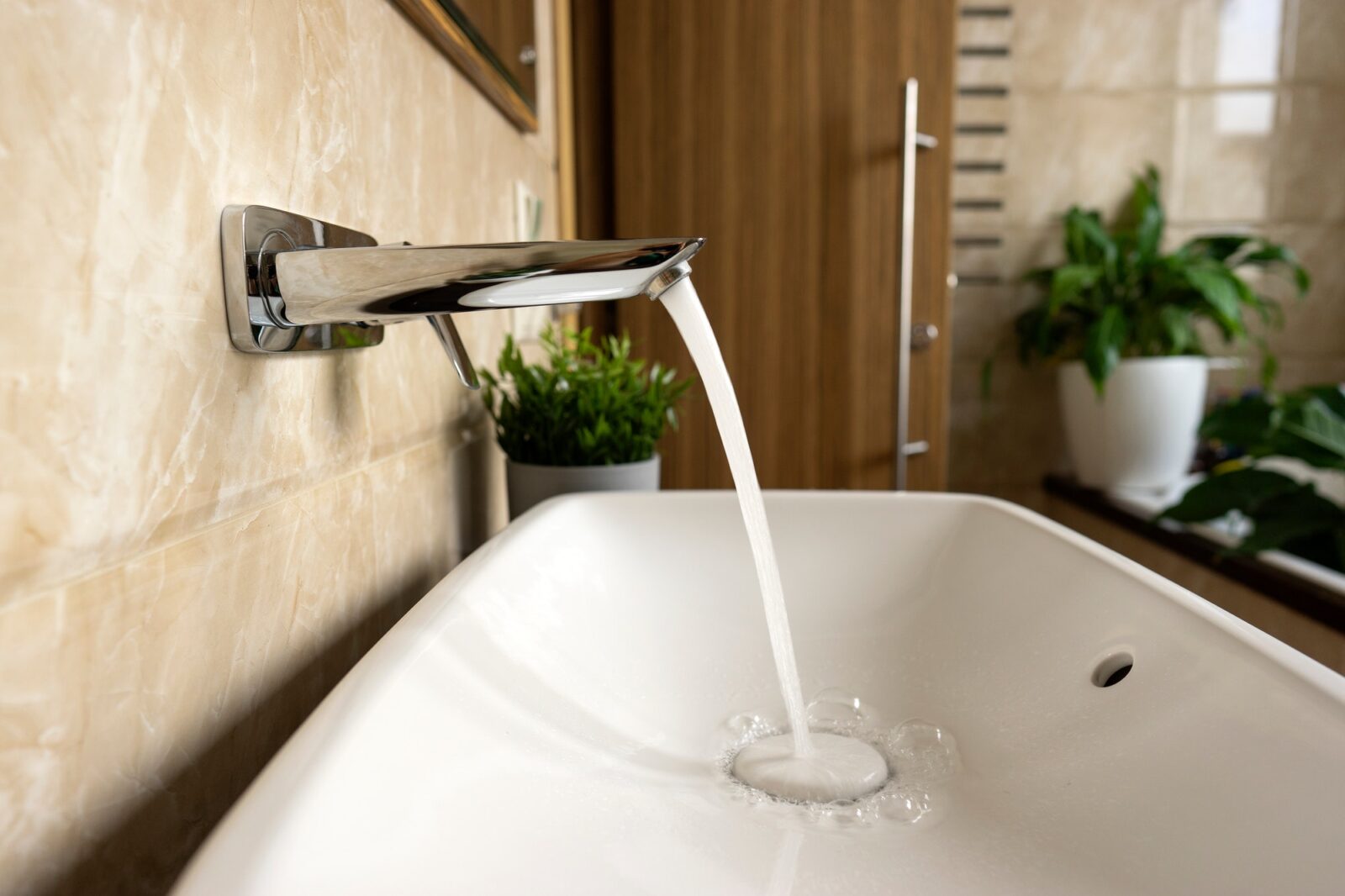 Water running from the crane into the sink