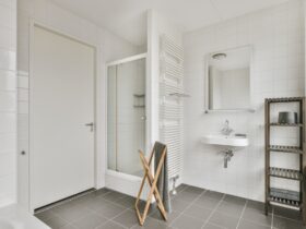 Dazzling minimalist bathroom