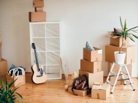 Living room in a house on moving day.
