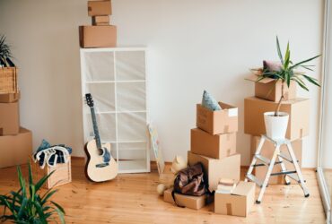 Living room in a house on moving day.