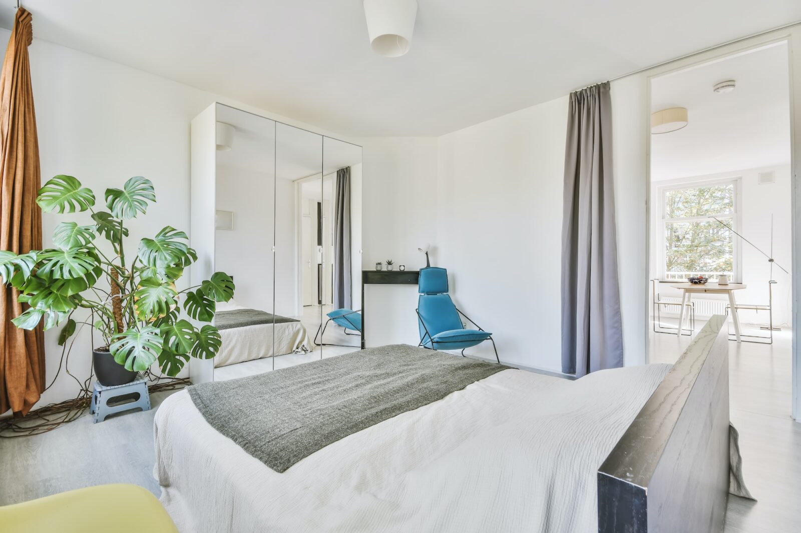 Stylish modern bedroom design