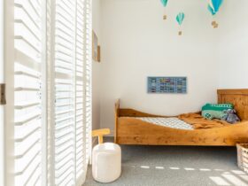 Cute scandinavian style kid's bedroom with single bed