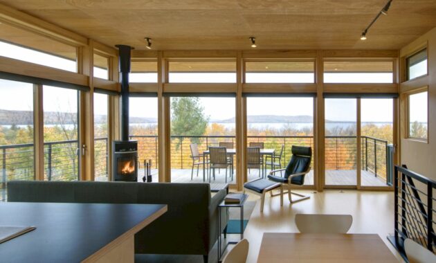 Glen Lake Tower: A Sustainable House Design with Simple Comforts