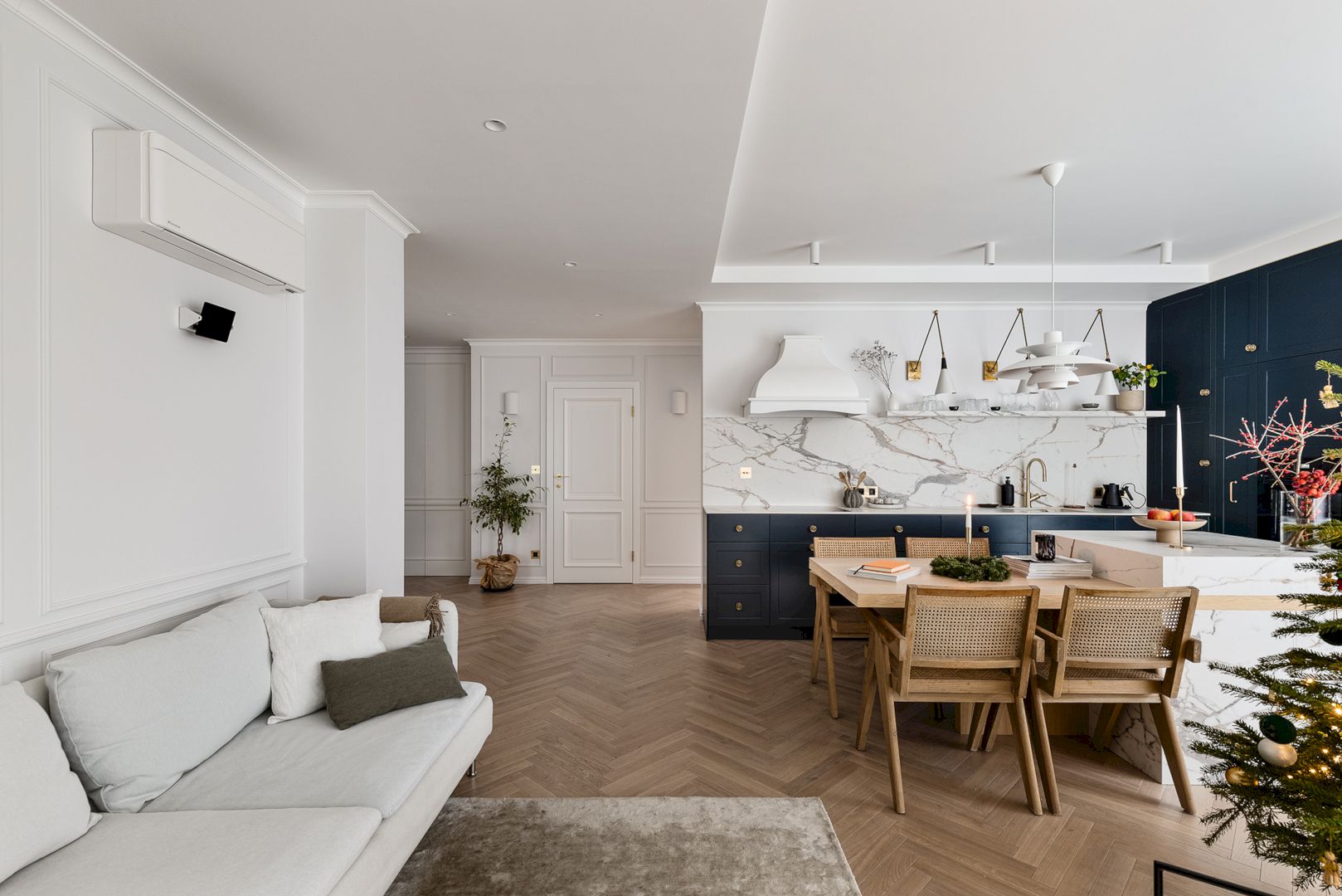 A Family Apartment In Wola Justowska With An Exclusive Interior 25