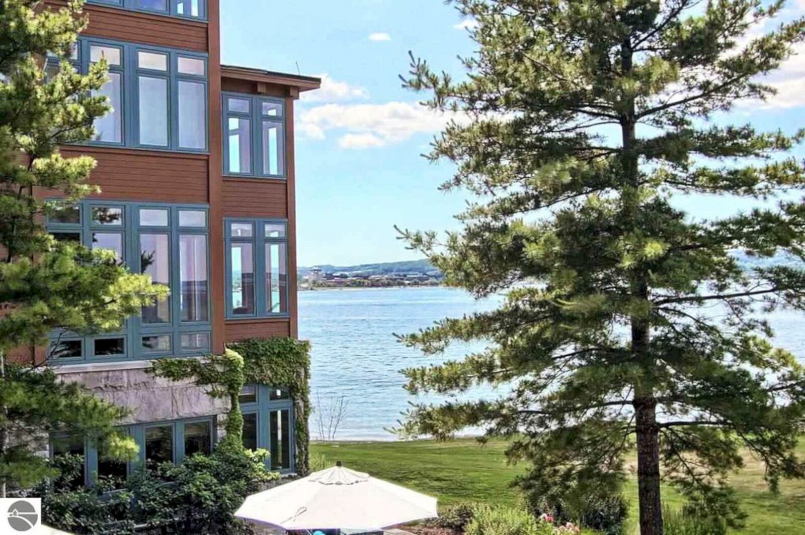 Grand Traverse Bay Residence 8