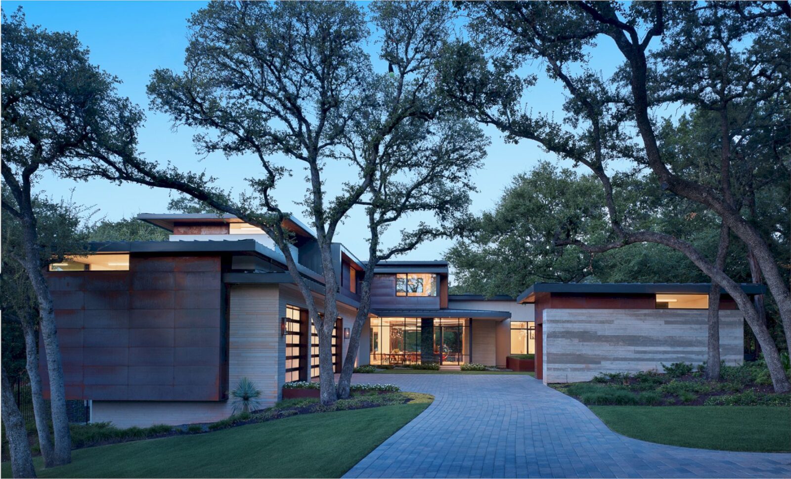 The Cliffside House 9