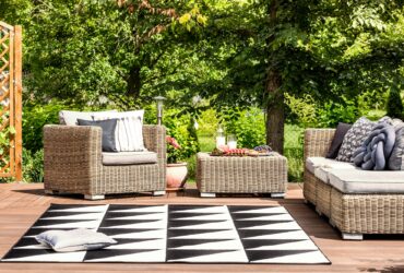 Garden furniture and rug