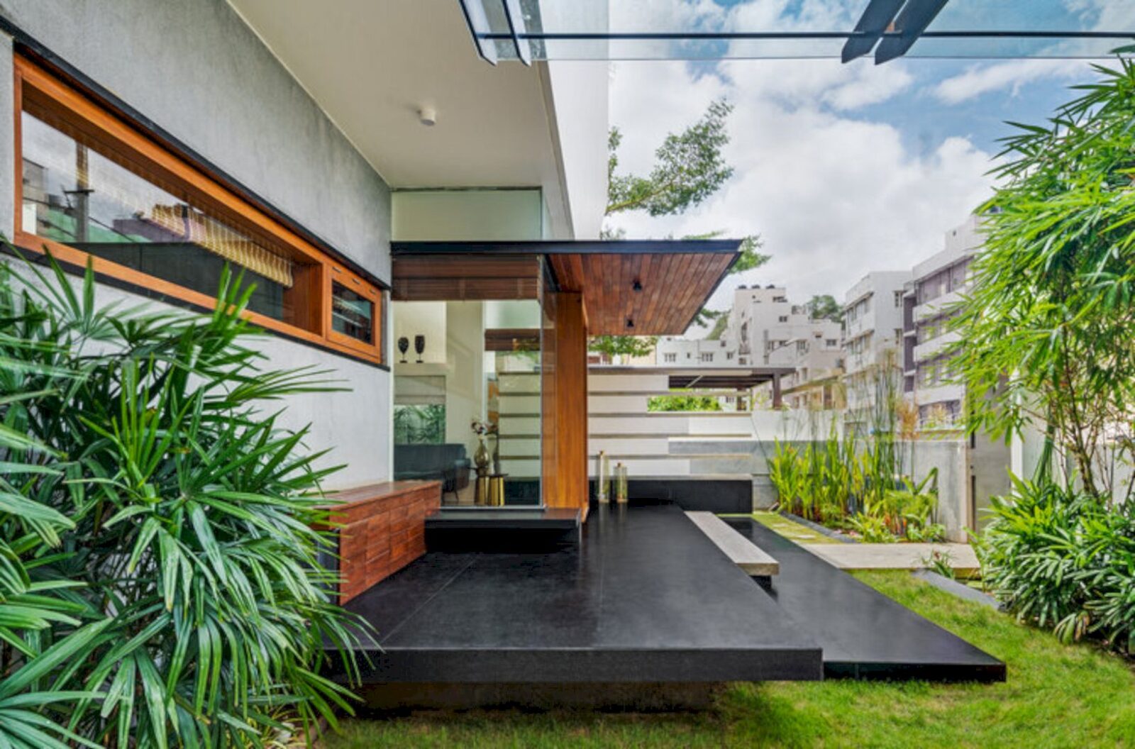 Floating Walls 24
