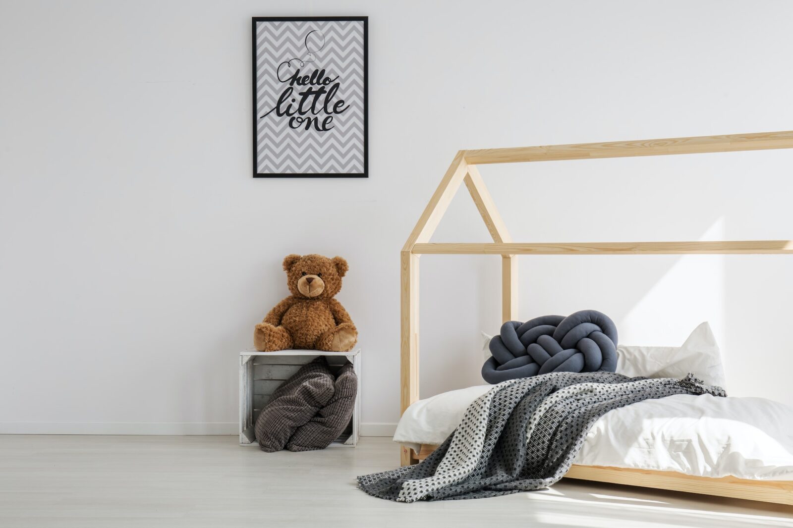 Minimal kid room