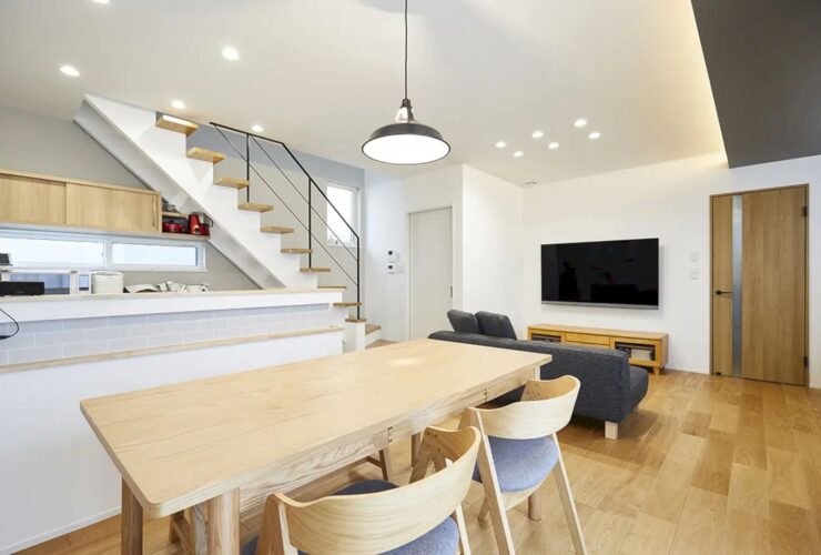 A Bright House With A Spacious Living Room 5