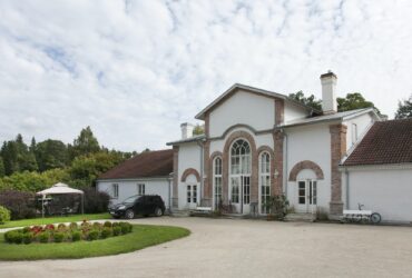 52345,Large Driveway to an Upscale Residence