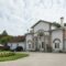 52345,Large Driveway to an Upscale Residence