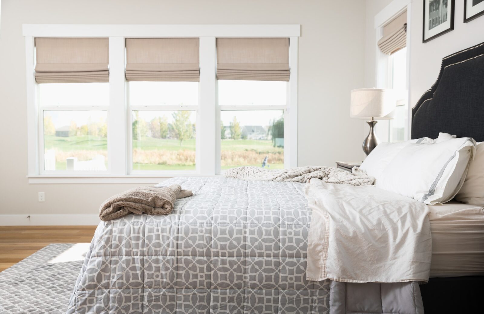 5 Beach-Inspired Master Bedroom Ideas With Cool Furniture